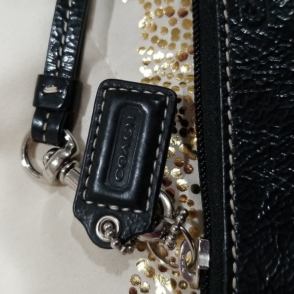 🎉HP🎉 NWOT COACH Monogram Wristlet Black and red inside One card slot - Picture 3 of 8